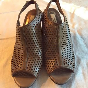 Simply Vera open toe wedge